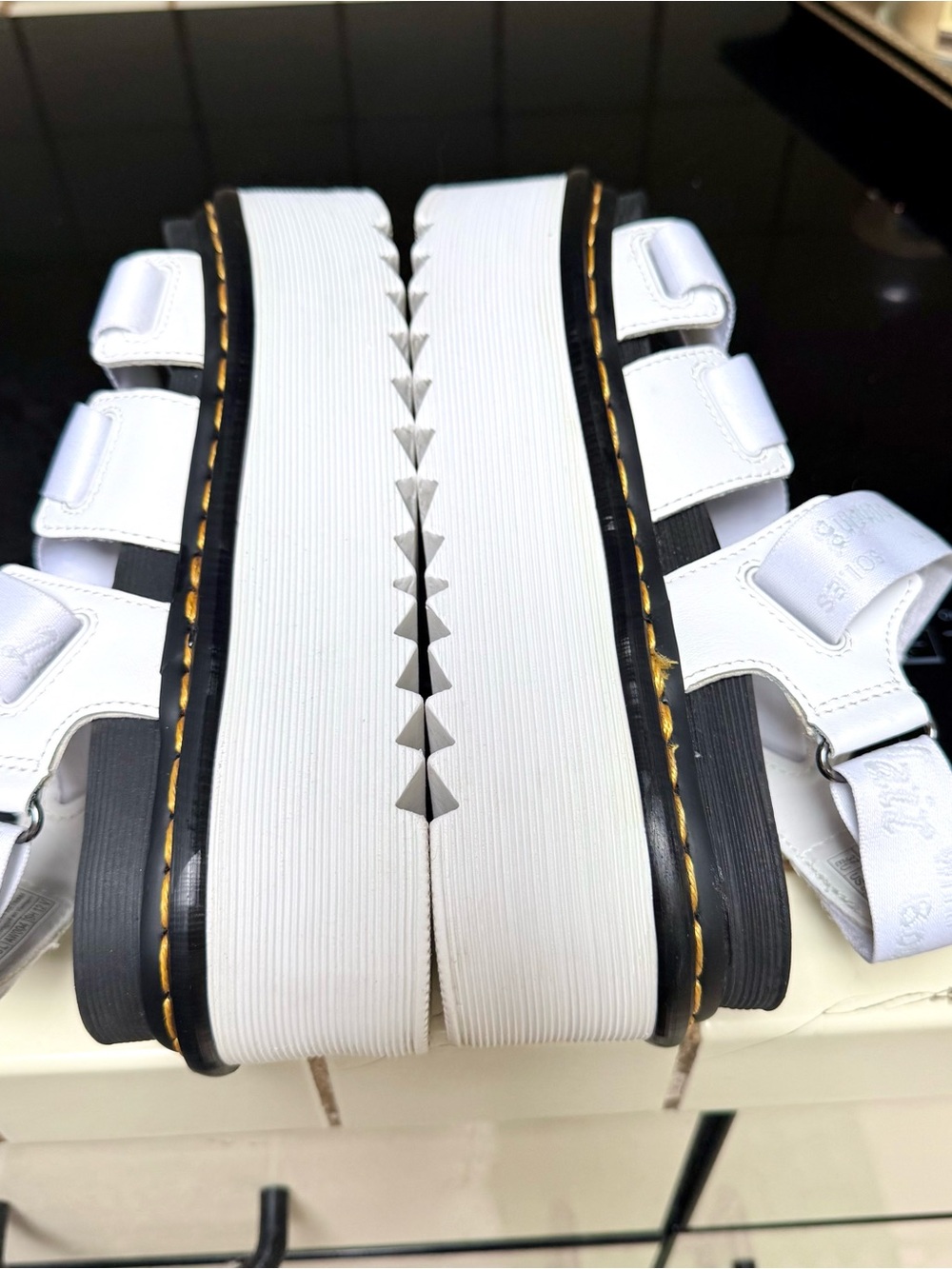 DR. MARTENS SANDALS KIMBER LOGO WEB STRAP PLATFORM WHITE BLACK FOOTBED SZ 6 EUC - Picture 6 of 6